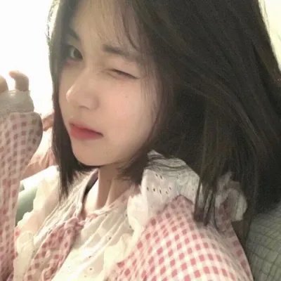 「再见」中的女人